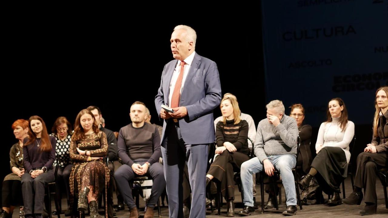 Eugenio Giani sul palco del Politeama (foto Batavia)
