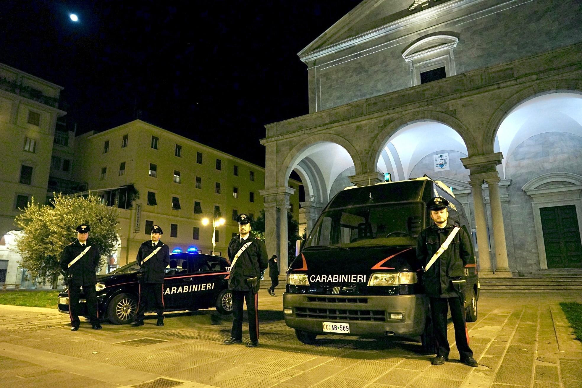 Carabinieri in piazza Grande (foto Marzi)