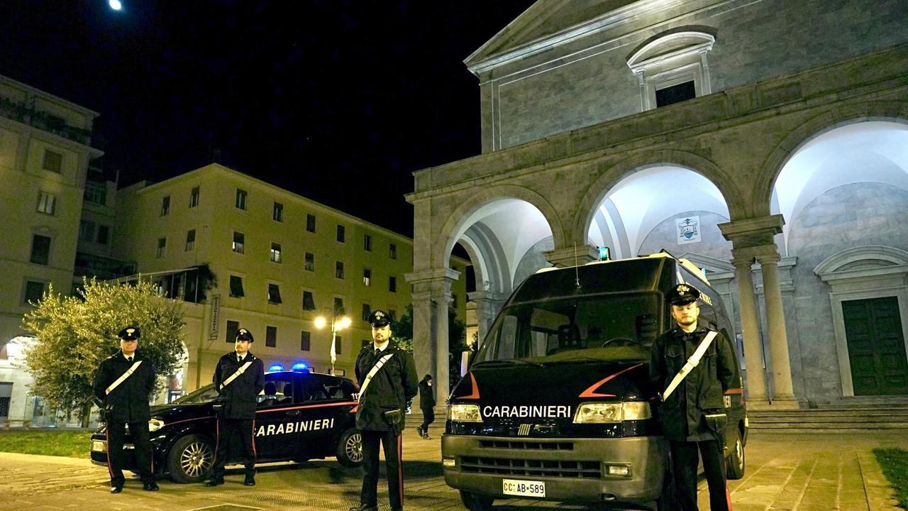 Carabinieri in piazza Grande (foto Marzi)