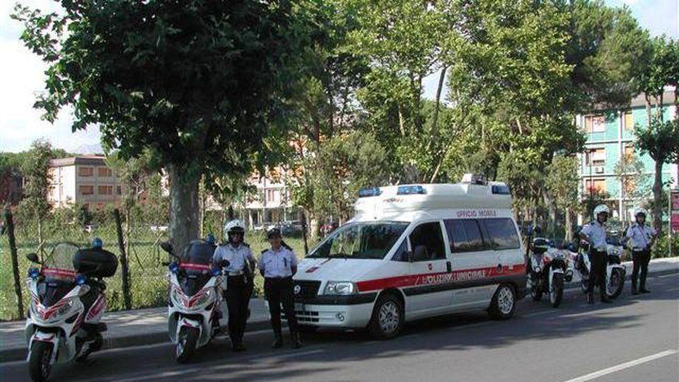 Furgone col frigo spento: sequestrati e bruciati quasi 60 chili di salsicce 
