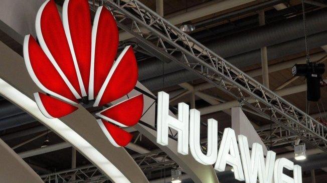 Huawei, accuse furto segreti commerciali