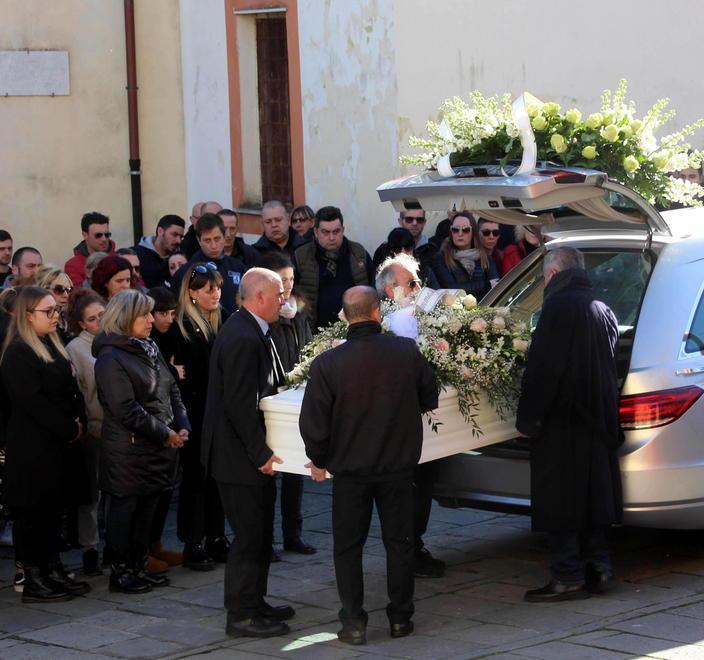 L’addio a Giorgia, vita preziosa «Ci guarda da lassù e dà forza»
