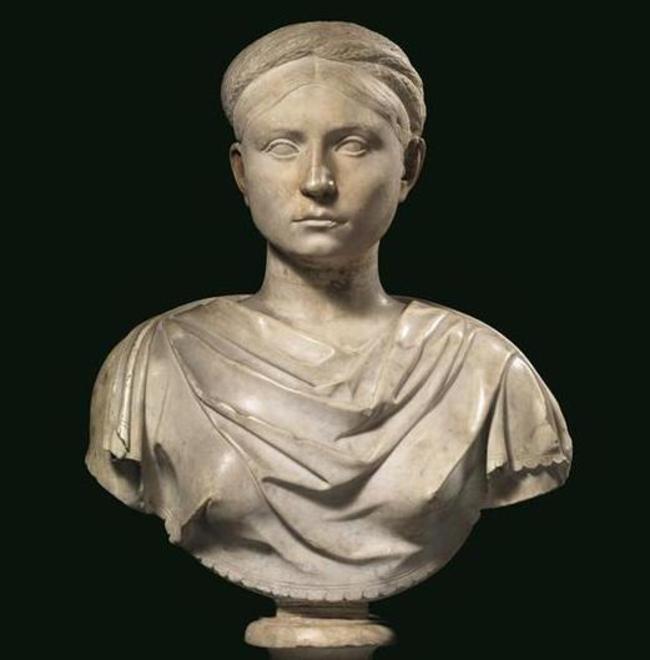 Acquistate dagli Uffizi due sculture femminili e due epigrafi romane 
