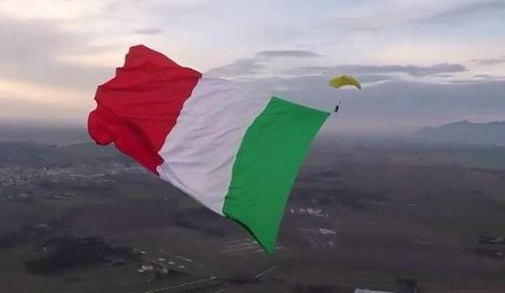 Un salto nel blu tra scienza, tecnica e infinita passione 
