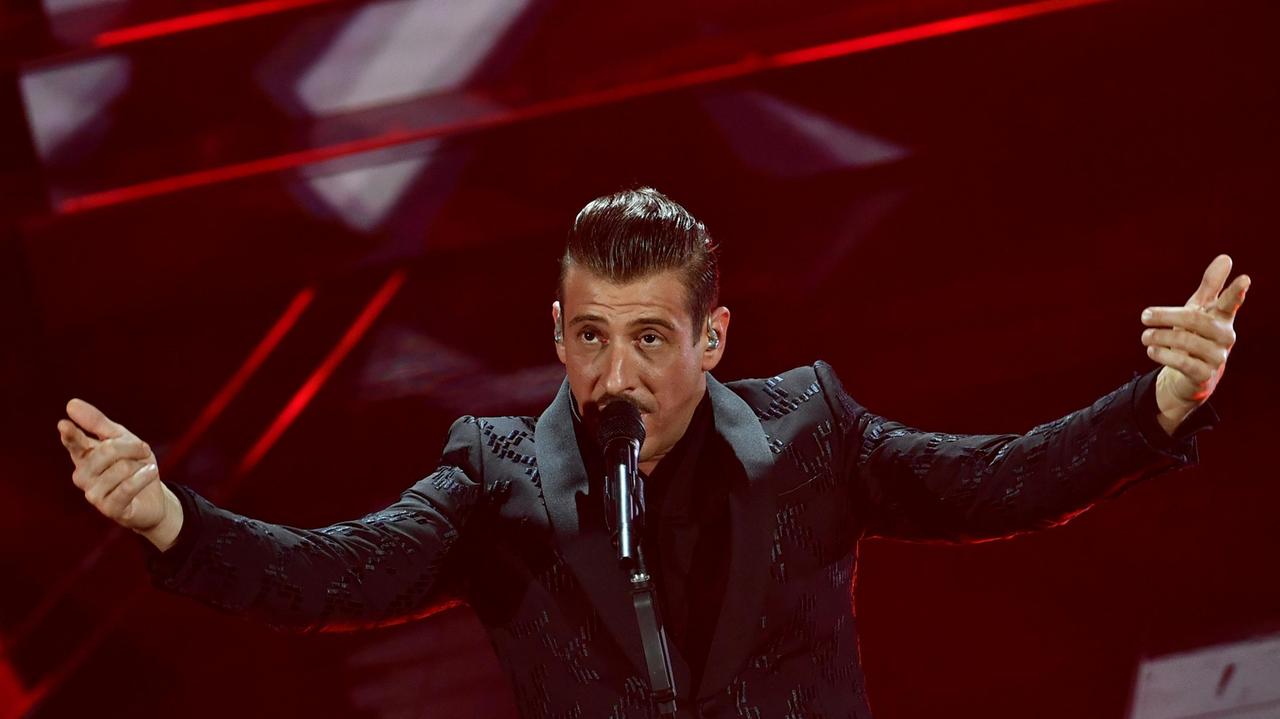 Francesco Gabbani incontra la città: eccolo in piazza Alberica