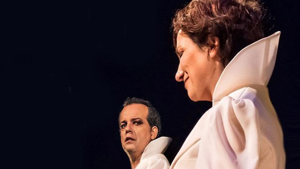 Trilogia familiare: Mario Perrotta racconta sul palco le madri di oggi 