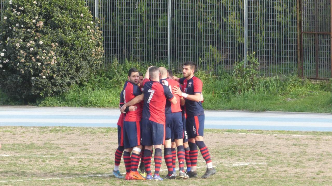 Albinia, il bomber avvocato vince la causa per il compagno