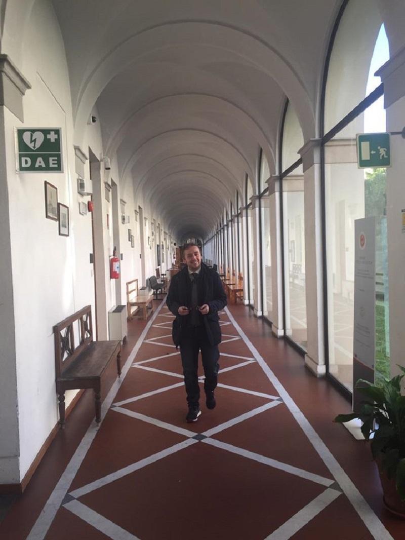 «Oggi rinasco uomo», l’ex vice sindaco Romanini cambia sesso all’anagrafe e a giugno sposa Sara