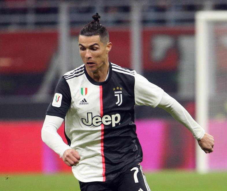 Brutta Juve, le resta soltanto Ronaldo Un rigore salva Sarri ma il Milan meritava 