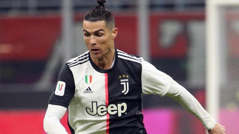 Brutta Juve, le resta soltanto Ronaldo Un rigore salva Sarri ma il Milan meritava