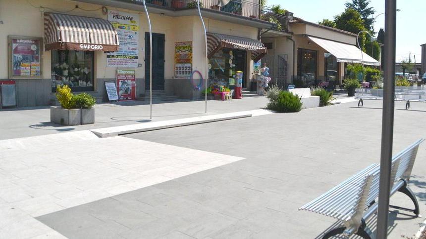 «Rimettere l’asfalto in piazza Matteoni»