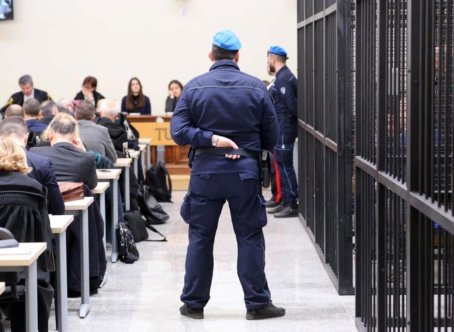 Alcuni detenuti videocollegati si lamentano: «Non si sente» 