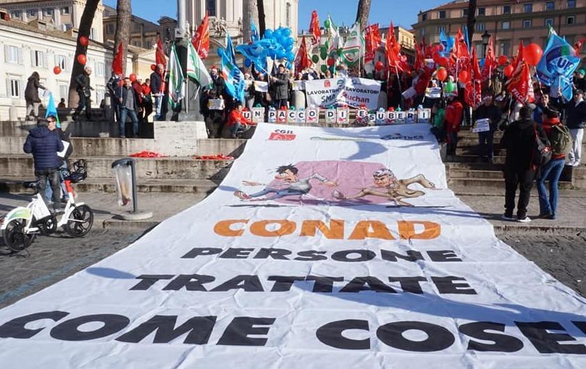 I sindacati: «Inaccettabile, si fermino subito» 