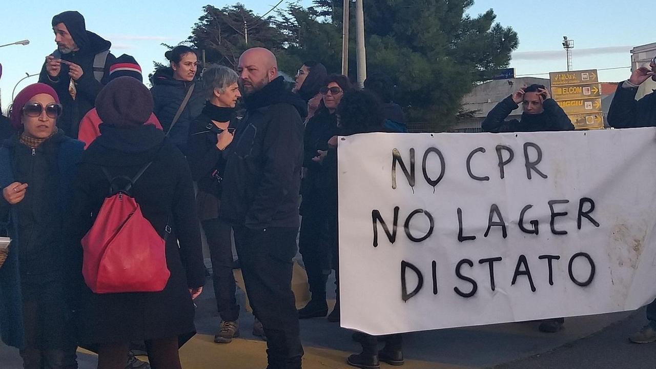 Ancora risse e aggressioni nel Cpr di Macomer, arriva la Prefetta