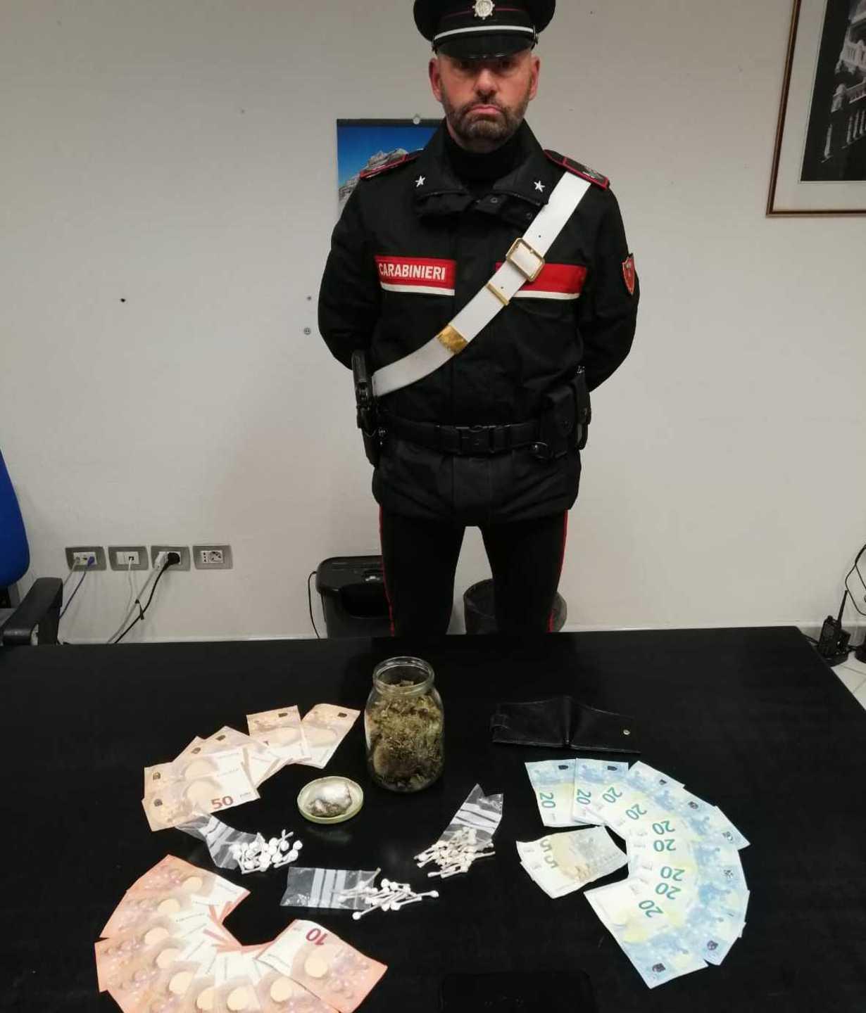 Eroina e cocaina, fermato con 54 dosi 