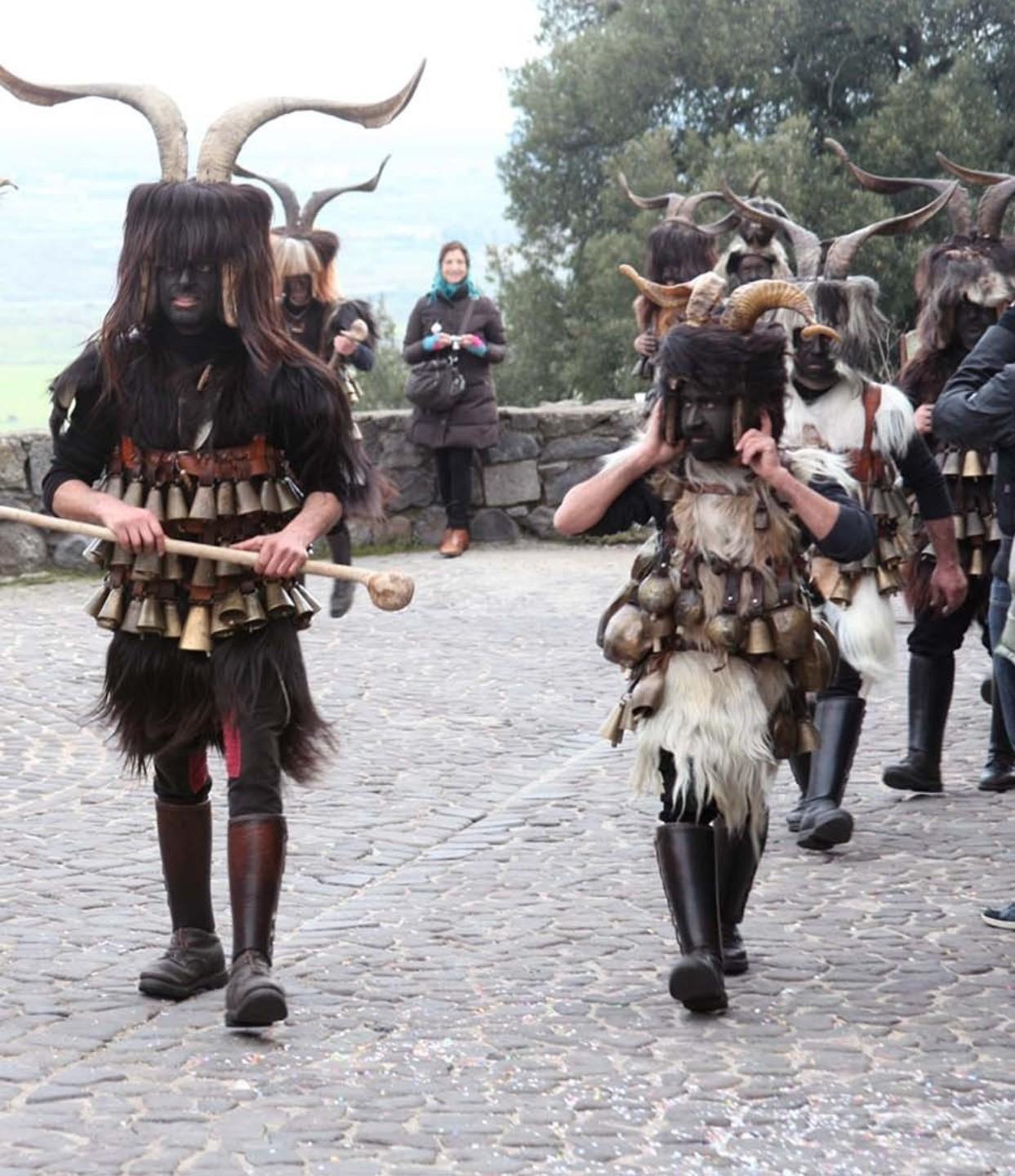 I mamutzones sfilano al carnevale di Venezia 