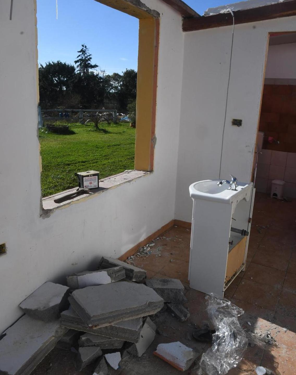 Abusi edilizi, il Comune si sfila 