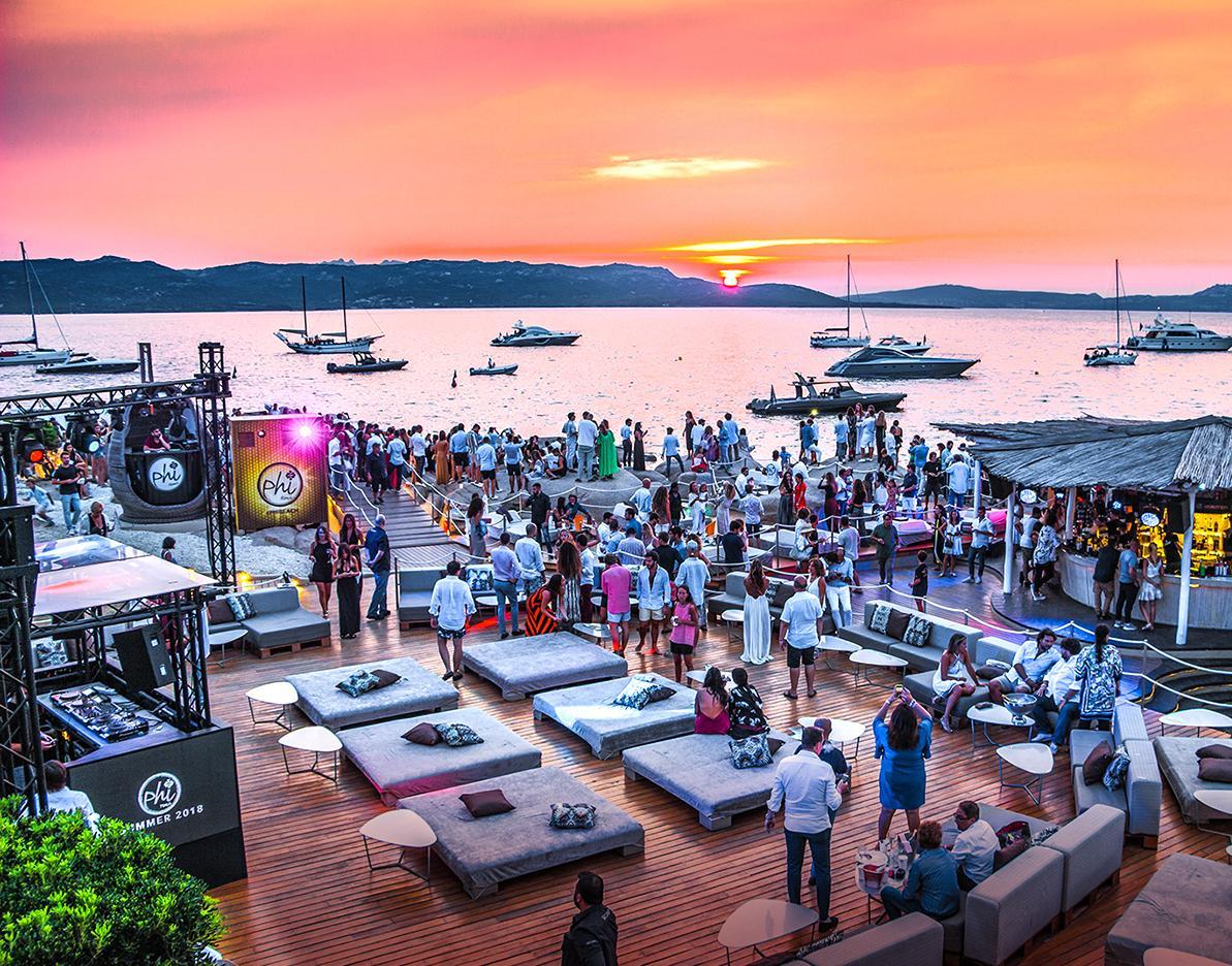 Arzachena, il Tar bacchetta la Regione e tiene aperto il Phi beach 