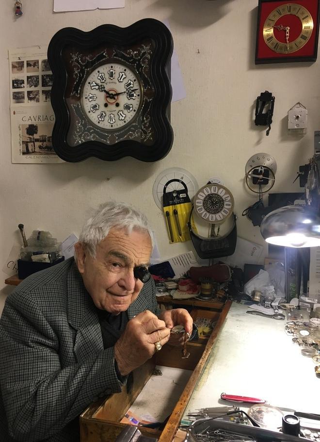 Davide Strozzi maestro orologiaio chiude l’attività dopo ben 66 anni 