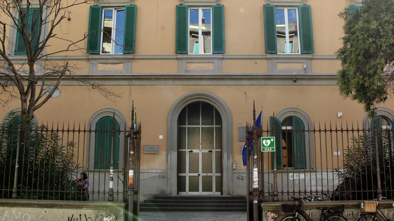 La scuola prima di tutto, ma soltanto a parole