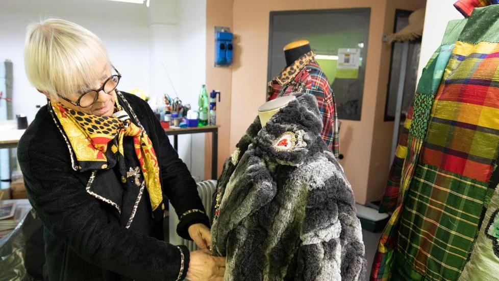 Chiude i battenti l’atelier di Stella Chiarugi, ultimo capitolo di una storia lunga 44 anni