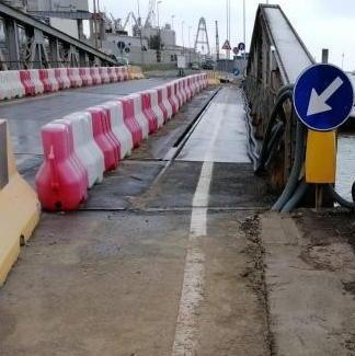 Ponte corroso, sarà demolito