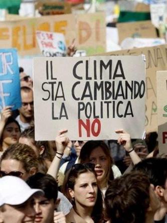 Studenti in piazza contro il metano 