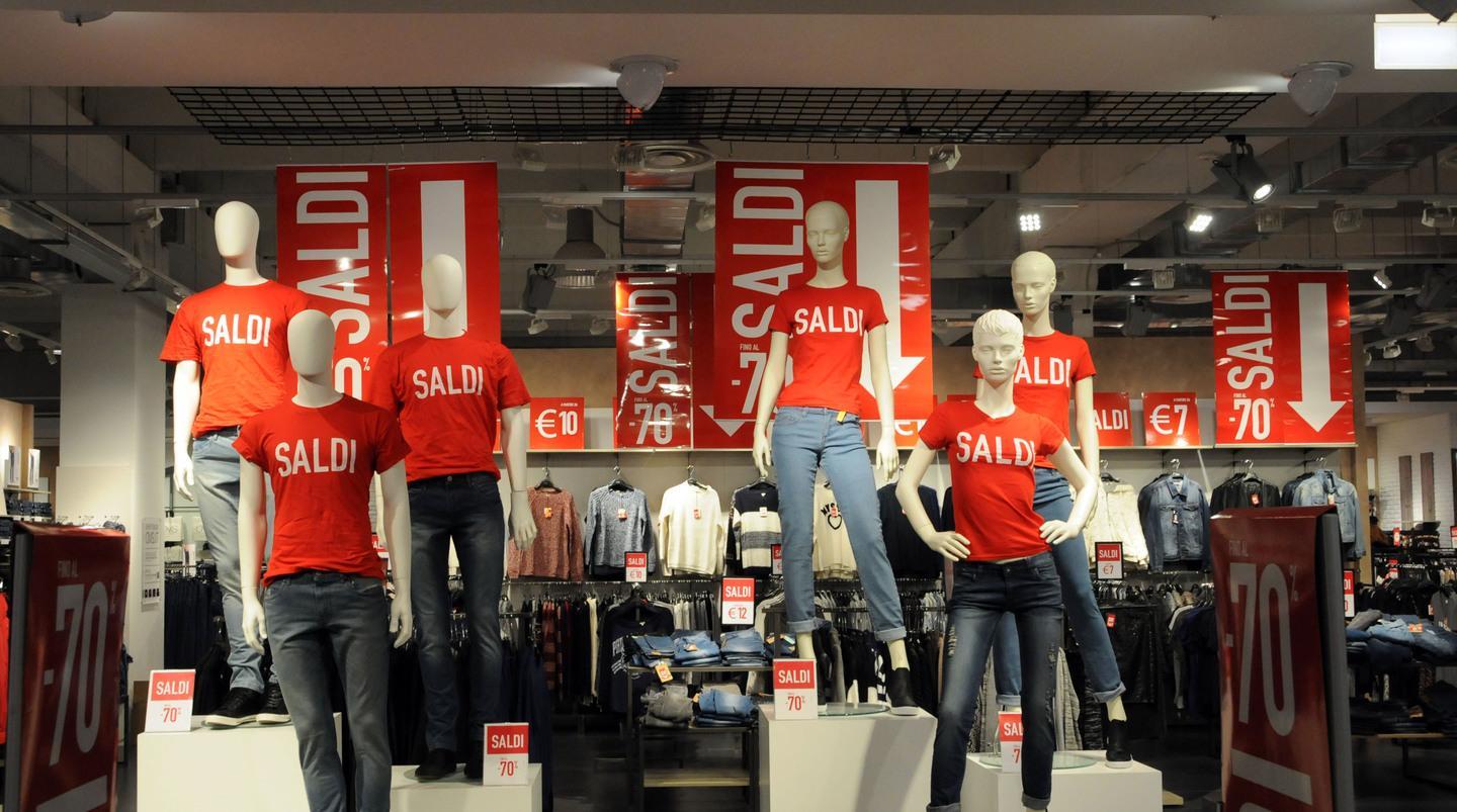 «Saldi a fine febbraio e per 30 giorni» 
