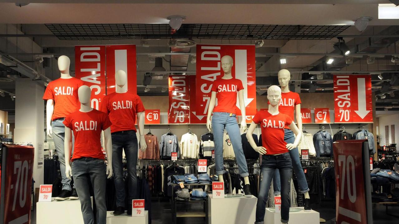 «Saldi a fine febbraio e per 30 giorni»