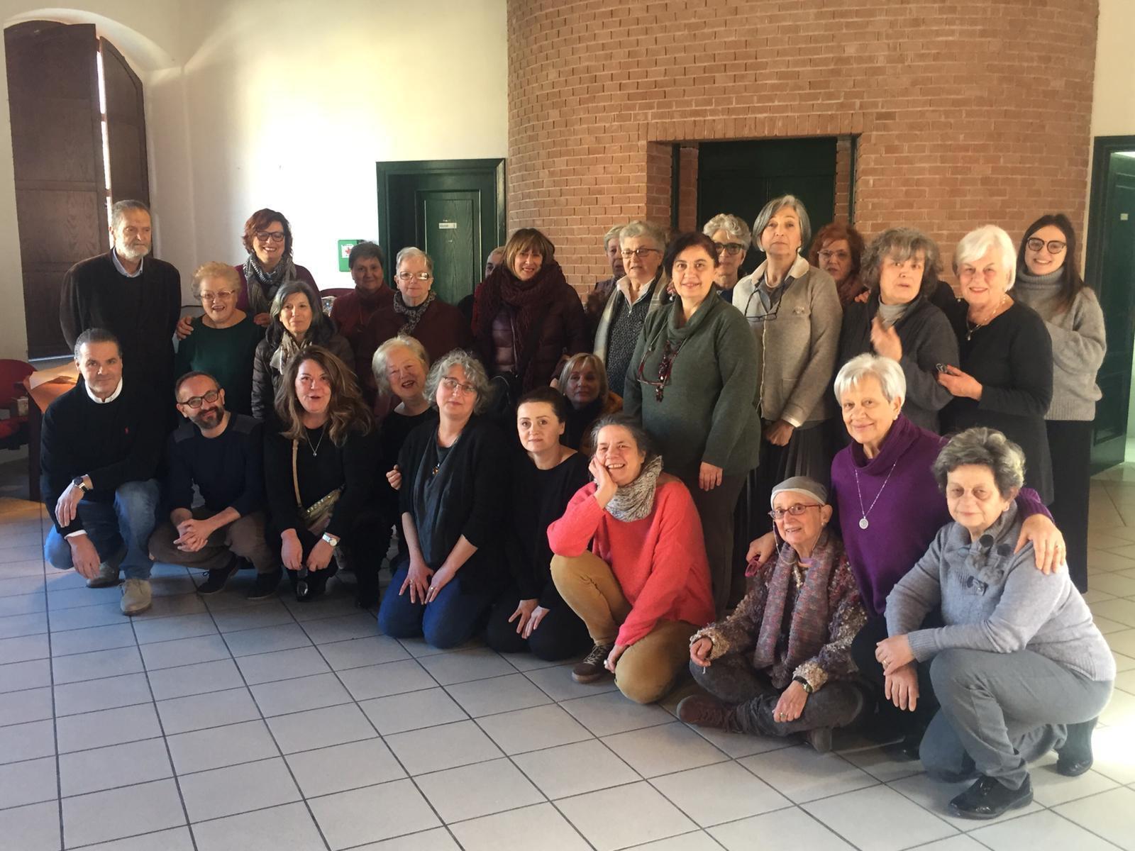 Il gruppo di insegnanti volontarie con i promotori dell'iniziativa