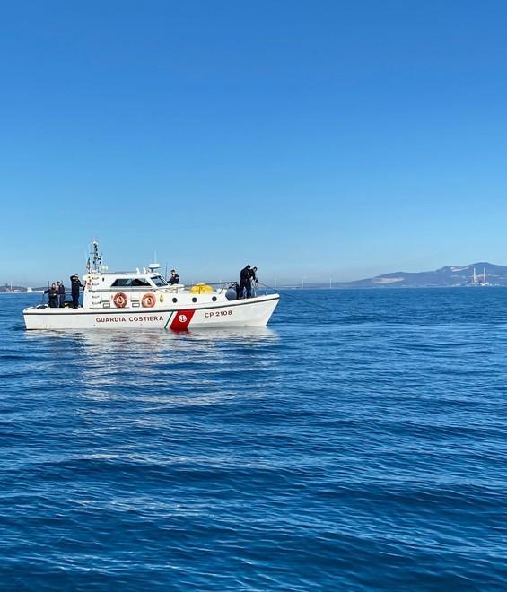 Ecoballe in mare riprese le ricerche: «Entro giugno saranno ripescate» 