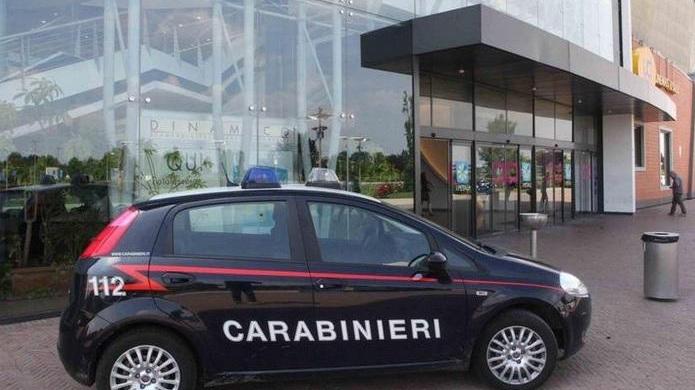 Rissa al centro commerciale I Petali, 5 ragazzini denunciati