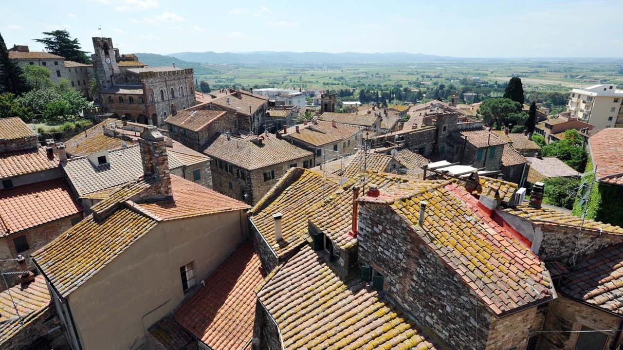 Panoramica del centro storico di Suvereto (foto Paolo Barlettani)