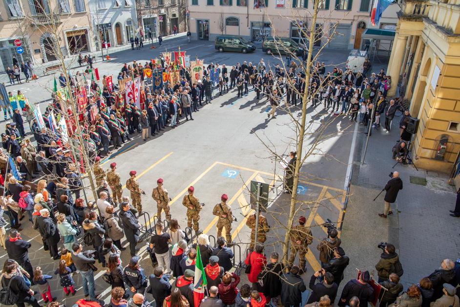 Un momento della cerimonia in occasione del 75° anniversario della partenza dei 532 uomini per  contribuire alla guerra di liberazione nazionale