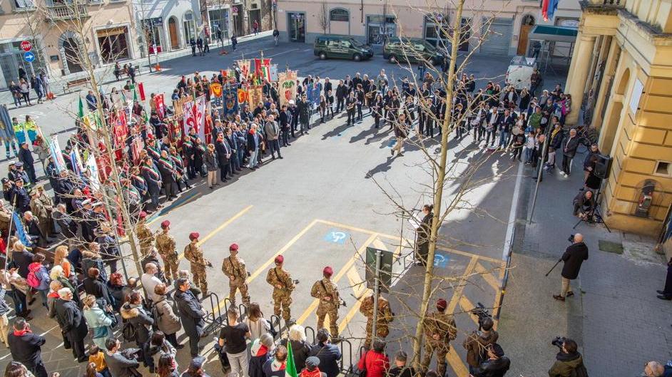 Un momento della cerimonia in occasione del 75° anniversario della partenza dei 532 uomini per contribuire alla guerra di liberazione nazionale