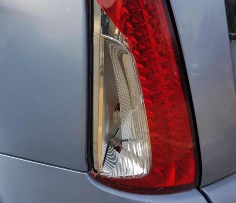 Una delle auto vandalizzate a Sant'Ilario