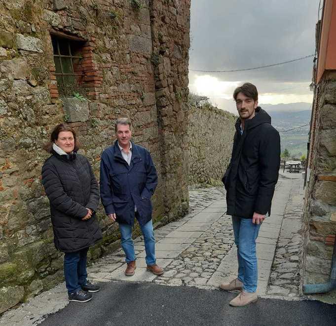 Recuperato l’antico selciato di via di Mezzo a Valgiano 