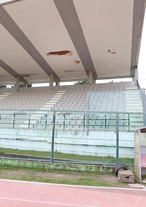 Stadio, prova di carico del solaio in tribuna 