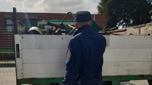 Accumulava ferraglie Denunciato un uomo