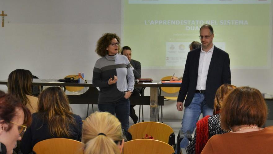 Scuola, lavoro e busta paga: ecco l’apprendistato “in duale”