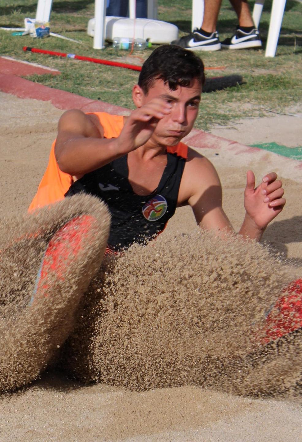 Renolfi lungo d’oro Con 6.98 l’oristanese è campione italiano 