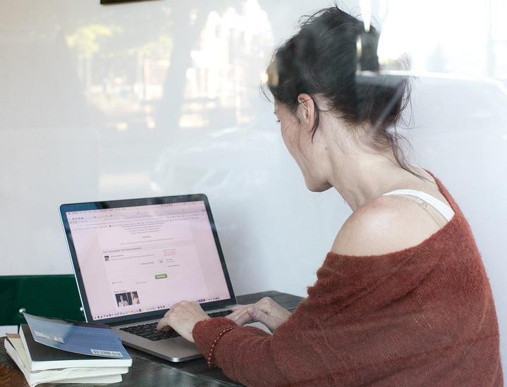 Violenza a Sennori, l’uomo conosciuto in chat la picchia e la deruba 