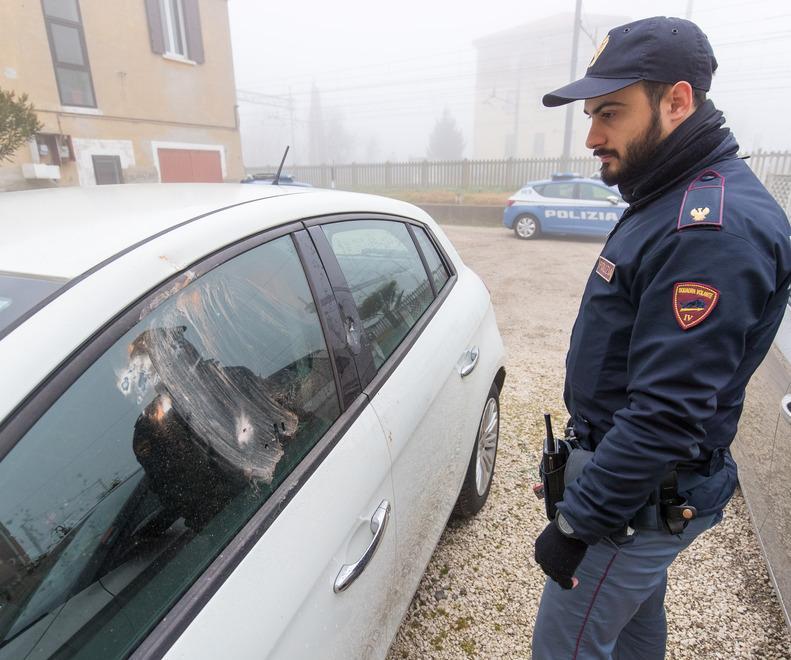 Vandali in azione a Ferrara, è allarme per i danni alle auto in sosta 