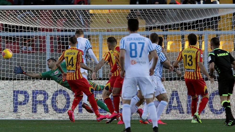 Il gol di Petagna a Lecce