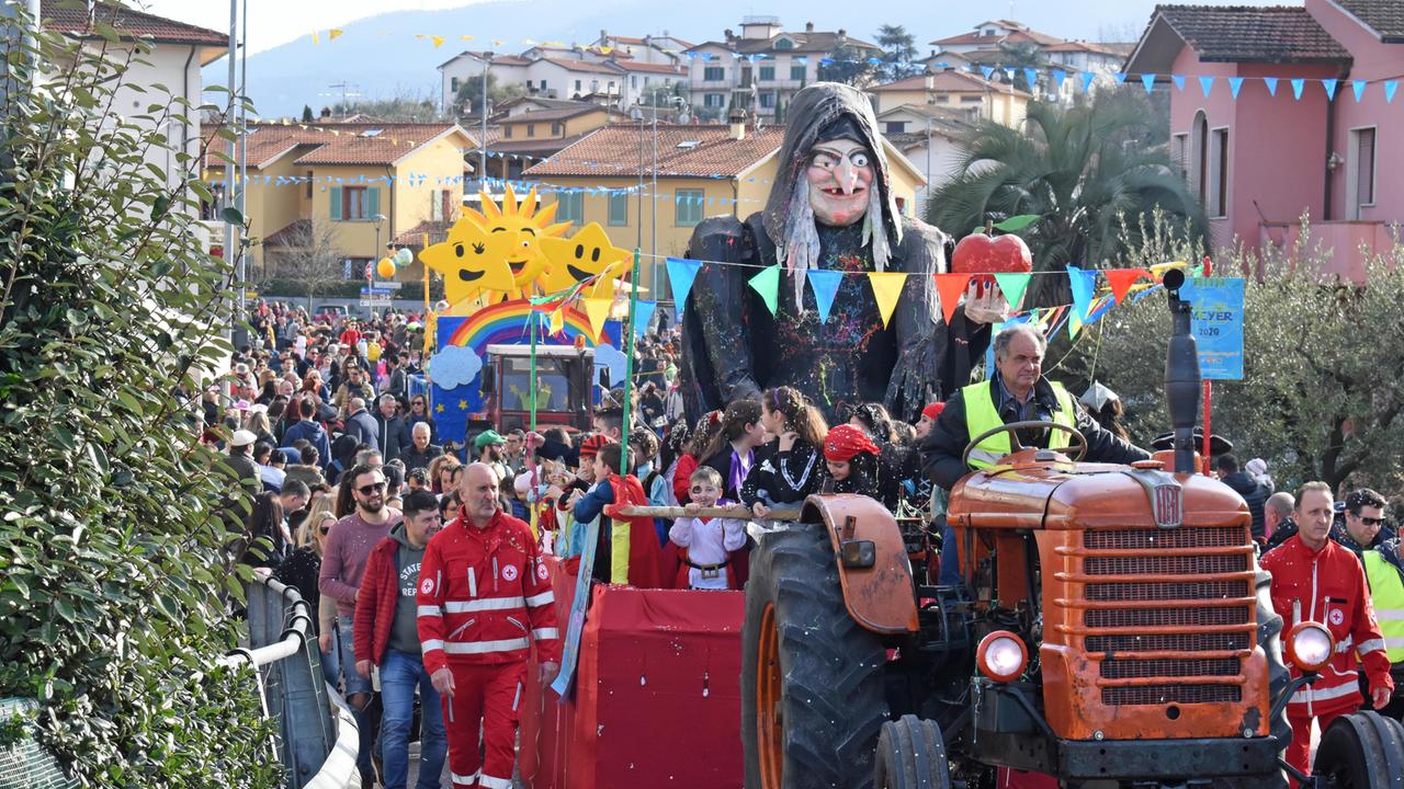 Il Carnevale di Valenzatico (foto Lorenzo Gori)