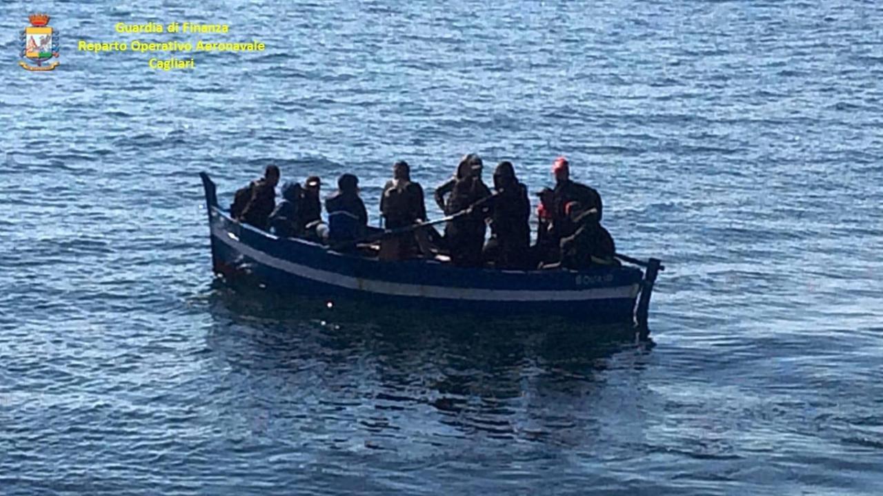 Anche un bimbo di 6 anni fra i migranti sbarcati nel sud Sardegna