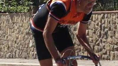 Il professor Ciani in sella alla sua bici