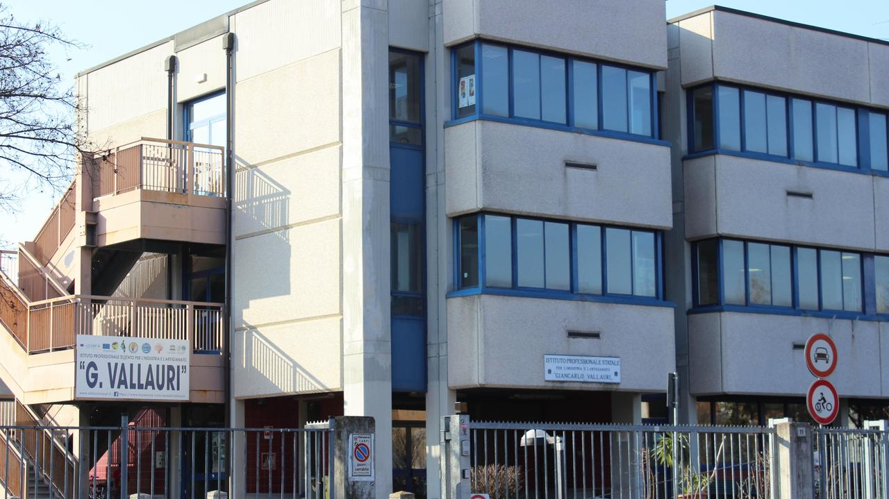 Carpi, minaccia coetaneo con il coltello: non infastidire il mio amico