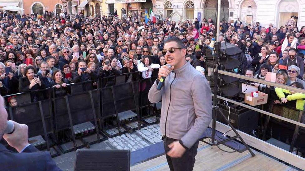 Francesco Gabbani in piazza Alberica