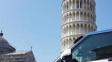 Controlli di polizia in piazza Duomo a Pisa (foto d'archivio)